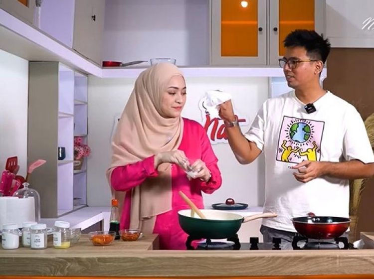 Momen Nathalie Holscher Masak Bareng Frans Faisal dan Aurel