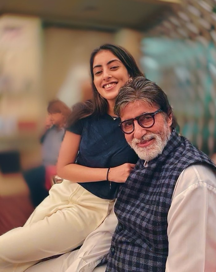 Navya Naveli Nanda Navya Naveli Nanda, cucu dari Amitabh Bachchan.