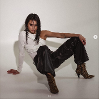 “Berkat kalian aku memiliki kamarku sendiri. Ini langkah yang kecil tapi sangat penting karena sekarang orang-orang tahu apa yang kami alami dan rasakan. Aku tidak akan berhenti,” tulis ratu kecantikan Ukraina itu di Instagram Story. Foto: Dok. Instagram @olgavslv