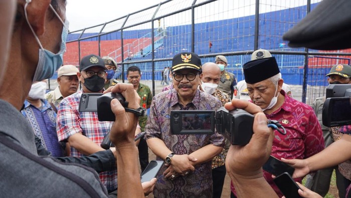 Pakde Karwo saat berada di Stadion Kanjuruhan