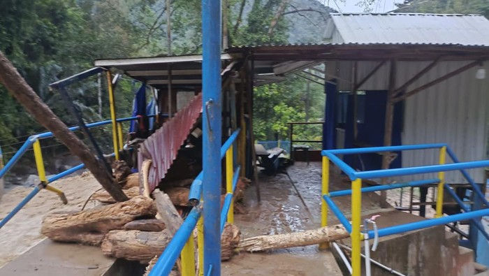 Embung PDAM Kota Palopo, Sulawesi Selatan (Sulsel) rusak akibat diterjang banjir.