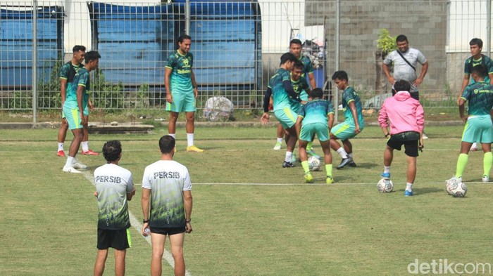 Para pemain Persib berlatih di Stadion Persib, Kota Bandung.