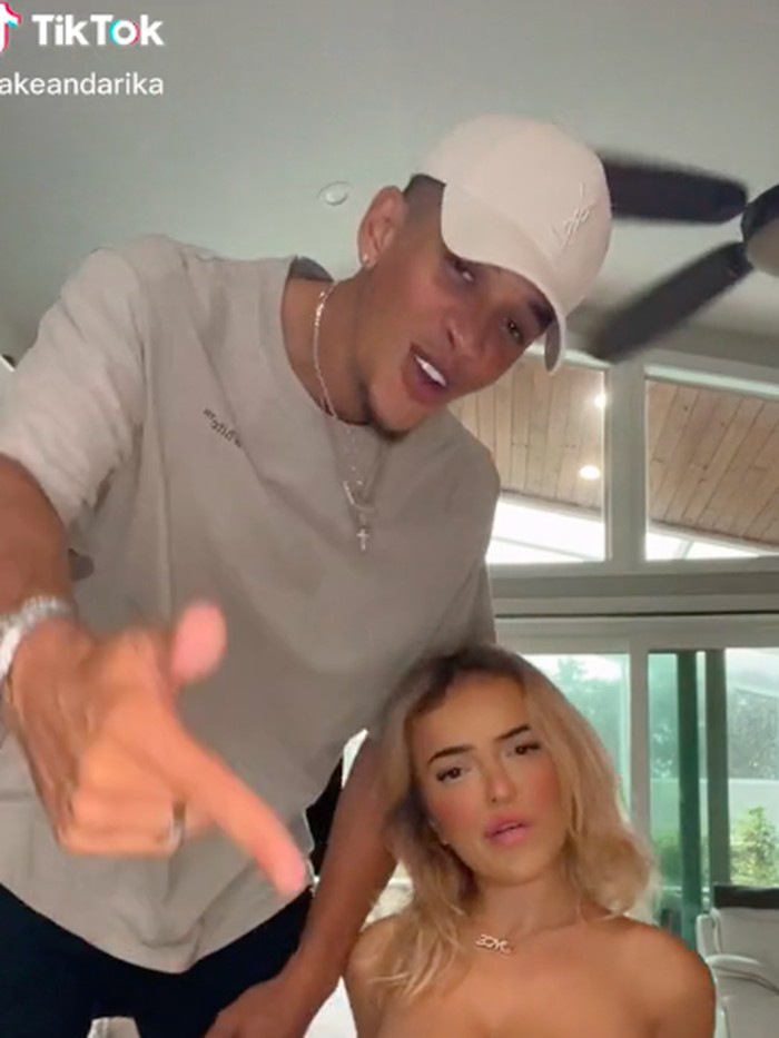 Pasangan beda tinggi badan @jakeandairika