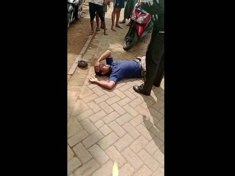 Pencuri sepeda motor yang digagalkan oleh emak-emak sedang menggendong anak di Kota Pasuruan