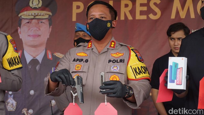 pengedar sabu di mojokerto bawa pistol makarov