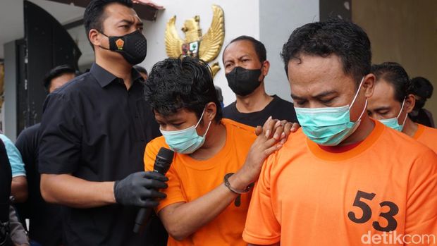 pengedar sabu di mojokerto bawa pistol makarov