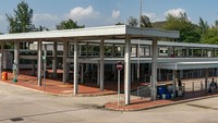 Penampakan terminal bus yang kini sepi. Terminal ini menjadi salah satu terminal yang melayani penyeberangan perbatasan 24 jam antara Hong Kong Lok Ma Chau dan Huanggang, Shenzhen.