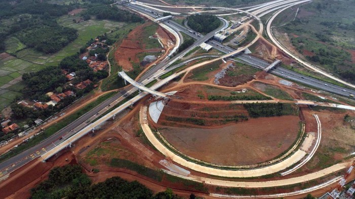 Potret Tol yang Bisa Pangkas Waktu Tempuh JKT-BDG Jadi Singkat Tol Jakarta-Cikampek (Japek) II Selatan terus dikebut pengerjaannya. Tol ini akan memangkas waktu tempuh dari Jakarta ke Bandung.