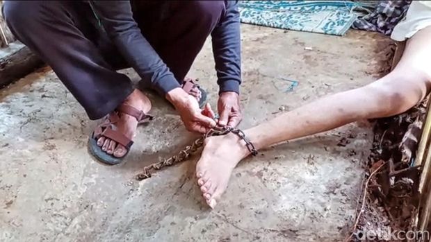 Pria dipasung di Sukabumi.