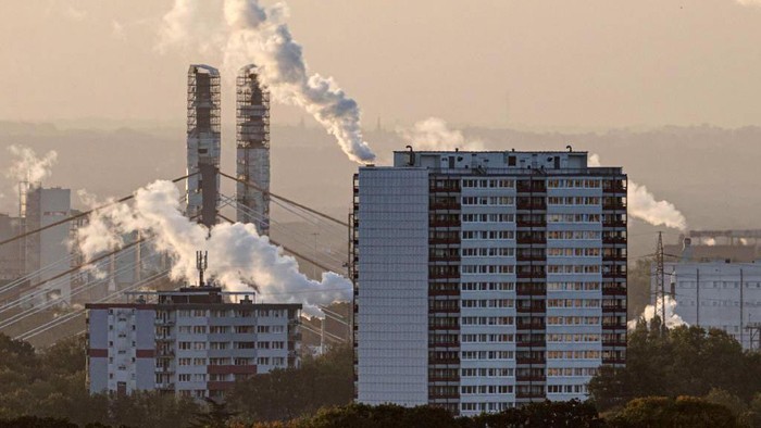 Jerman berada di ambang krisis energi akibat seretnya pasokan gas dari Rusia. Dengan pasokan gas yang semakin sulit itu, Jerman bisa masuk ke jurang resesi.