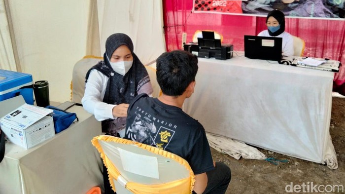 Salah satu pos pelayanan vaksinasi COVID-19 di Brebes.