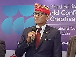 Respons Sandiaga Soal 2 Maskapai RI Masuk Daftar Terburuk di Dunia