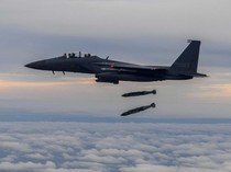 Duh! Jet Tempur Korsel Tak Sengaja Jatuhkan Pod Senjata Saat Latihan