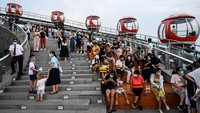Lintasan berbentuk lingkaran dibangun di tepian puncak menara untuk membawa 16 kapsul tersebut. Setiap kapsul memerlukan waktu sekitar 20 dan 40 menit untuk mengelilingi lintasan.   