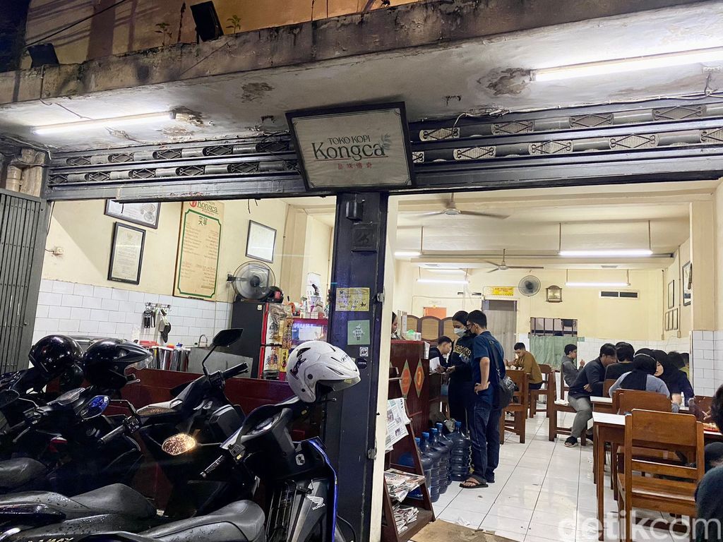 Serasa di Singapura! Nongkrong di Toko Kopi Kongca yang Hits di Malang