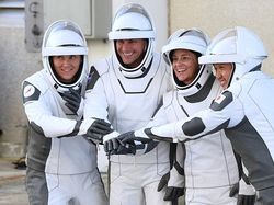 SpaceX-NASA Kirim 4 Astronaut ke Stasiun Luar Angkasa