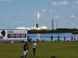 SpaceX-NASA Kirim 4 Astronaut ke Stasiun Luar Angkasa