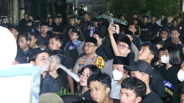 Suporter Bola Ngawi-Nganjuk Doa Bersama