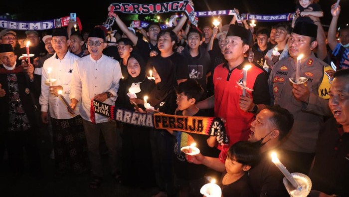 Suporter Bola Ngawi-Nganjuk Doa Bersama