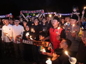 Suporter Bola di Ngawi-Nganjuk Doa Bersama untuk Korban Kanjuruhan