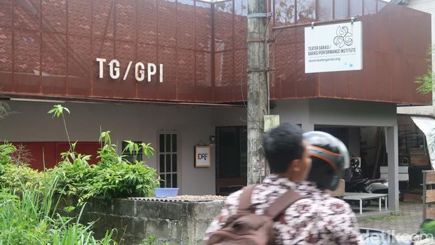 Teater Garasi di Kalurahan Ngestiharjo, Kapanewon Kasihan, Kabupaten Bantul. Tampak tempat tersebut sepi saat satu tahun meninggalnya Gunawan Maryanto, Kamis (6/10/2022).