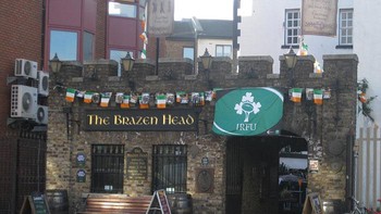 Didirikan pada Tahun 1198, The Braizen Head, Pub Tertua Di Dunia,beroperasi selama masa hidup Jenghis Khan.  Foto: Reddit via Boredpanda