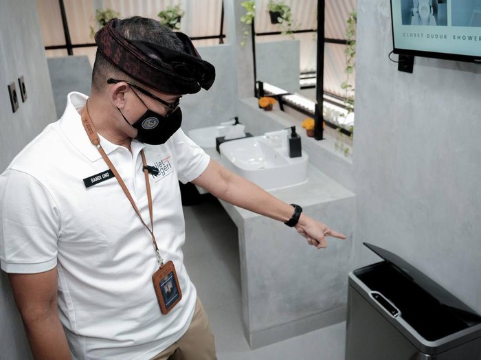 Toilet di Pantai Berawa