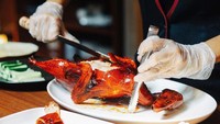 Untuk menunya, tentu saja Twelve menawarkan menu oriental khas China. Salah satu yang menjadi andalan adalah menu bebek peking. Foto: nstagram @twelvejkt