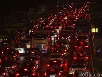 Hujan Usai, Jalanan Ibu Kota pun Macet Parah
