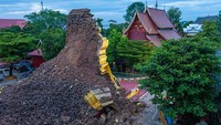 Penampakkan pagoda Buddha kuno berusia 500 tahun yang ambruk di Kuil Wat Sri Suphan di distrik Mai, Chiang Mai, Thailand, Senin (3/10/2022) waktu setempat.