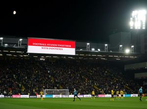 Merah-Putih di Markas Klub Inggris, Belasungkawa Tragedi Kanjuruhan
