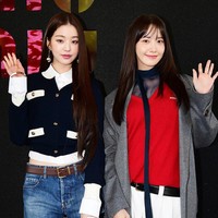 Netizen Korea tak henti memuji visual Wonyoung dan Yoona setelah melihat keduanya disandingkan. “Wah mereka berdua punya imej yang mirip,” “Yoona benar-benar cantik… Wonyoung juga… Aku tak pernah menyangka akan melihat mereka berdua bersama,” komentar netizen di forum online. Foto: dok. Dispatch