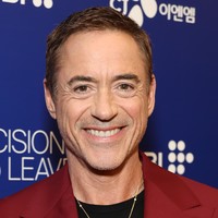 Robert Downey, Jr. adalah pemain Marvel berbayaran tertinggi terlebih sang aktor cukup banyak tampil di berbagai film MCU. Pria yang berperan sebagai Iron Man tersebut mendapat bayaran tertinggi $ 75 juta (Rp 1 triliun) dalam film Avengers: Infinity War (2018). Sedangkan untuk penampilannya di Spider-Man: Homecoming (2017) yang hanya perlu tiga hari kerja, ia mendapat $ 5 juta (Rp 76 miliaran).Adapun dalam The Avengers (2012), Robert menerima $ 50 juta (Rp 761 miliaran). Kenaikan gajinya bisa dibilang fantastis mengingat dalam film pertama Iron Man (2008), ia memulainya dengan gaji $ 500 ribu (Rp 7,6 miliaran).  Foto: Getty Images/Amy Sussman