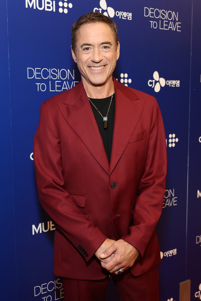 LOS ANGELES, CALIFORNIA - OCTOBER 06: Robert John Downey Jr. attends the Los Angeles Premiere Of 