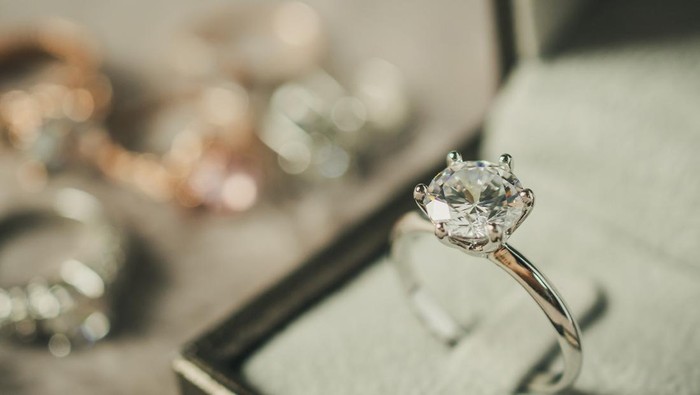 luxury engagement Diamond ring in jewelry gift box