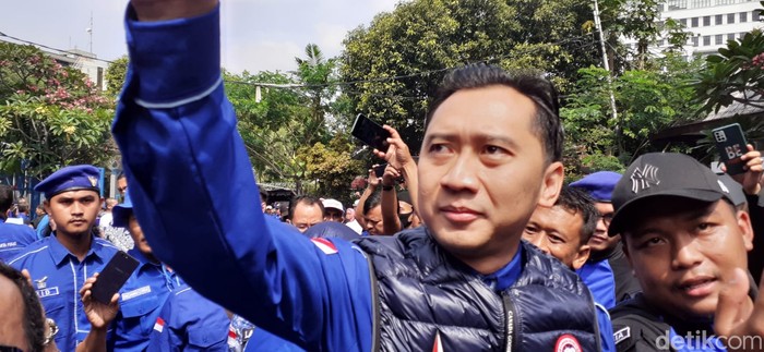 AHY, Annisa Pohan hingga Ibas menyambut Anies Baswedan di DPP Demokrat.