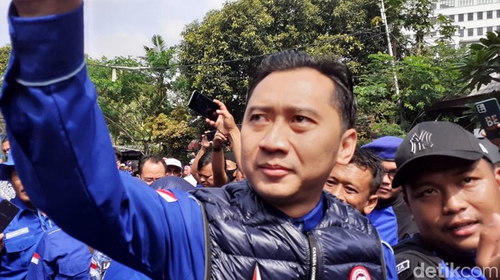 AHY, Annisa Pohan hingga Ibas menyambut Anies Baswedan di DPP Demokrat.