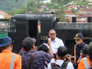 Momen Andre Rosiade Tinjau Pengerjaan Reaktivasi KA Mak Itam di Sawahlunto