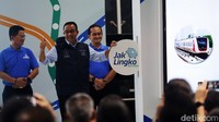 Anies meresmikan implementasi layanan tarif integrasi Jak Lingko tiga moda transportasi maksimal Rp 10 ribu. 