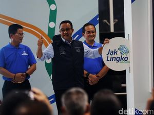 Antara Gelar Bapak Integrasi untuk Anies dan Antrean Panjang TransJ