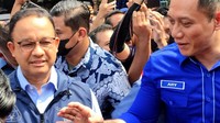 Kedatangan Anies disambut Ketua Umum Partai Demokrat Agus Harimurti Yudhoyono (AHY) dan istrinya, Annisa Pohan di kantor DPP Partai Demokrat, Menteng, Jakarta Pusat. (Nahda-detikcom)