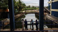 PLN mengimbau masyarakat untuk waspada jika air meninggi dan menyebabkan genangan karena bisa mengancam keselamatan.