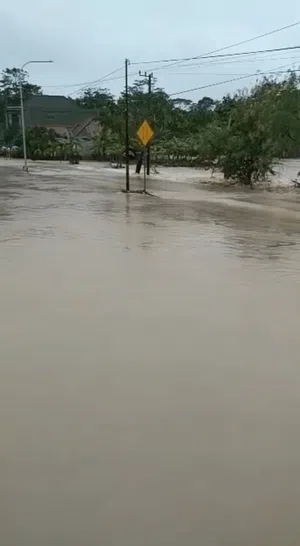 Terendam Banjir, Akses Cianjur-Sukabumi via Selatan Lumpuh Sementara