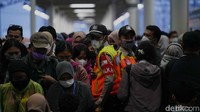 Nah, jika disamakan dengan macet Jakarta hari ini. Otomatis penumpukan hari ini terjadi semakin padat dan membludak.