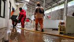 Bekas Banjir di MTsN 19 Pondok Labu Dibersihkan