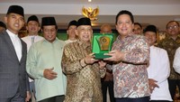 PT Bank Syariah Indonesia Tbk (BSI) menjalin kerja sama strategis dengan Majelis Ulama Indonesia (MUI) melalui bantuan keumatan yang nantinya akan mendukung dan memperkuat peranan pembangunan halal ekosistem di Tanah Air (7/10).