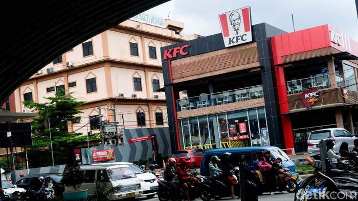 Restoran makanan cepat saji KFC menutup layanan pesan antar 14022. Layanan ini sudah ditutup sejak tanggal 1 Oktober 2022.