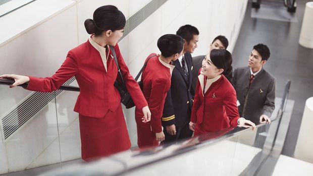 Untuk mengantisipasi tingginya minat terbang, maskapai Hong Kong, Cathay Pacific Airways tengah membuka lowongan pekerjaan untuk 2.000 kru kabin.