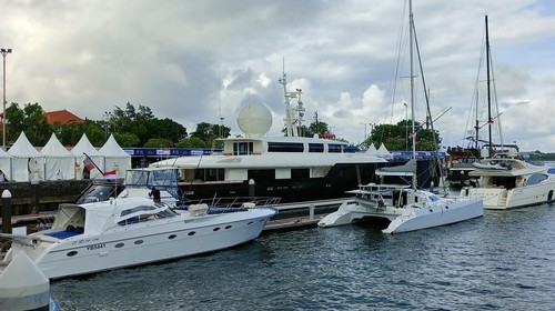 Deretan kapal mewah (yatch) berbaris rapi di Marina Benoa, Jumat (7/10/2022) sore.