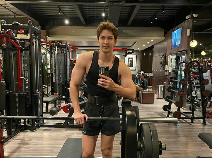 Berkat Rajin Nge-gym, Begini Penampilan Bodi Berotot Dimas Beck